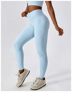 Détail du legging de yoga taille haute bleu clair avec texture nid d'abeille antidérapante