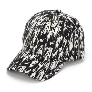 Détails d'une casquette de baseball avec motif graffiti noir et blanc style urbain
