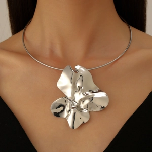 Irregular silver flower pendant choker necklace with a vintage metallic pleated finish