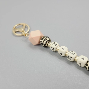 Fashionable MAMA letter silicone bead keychain with leopard print and golden ring