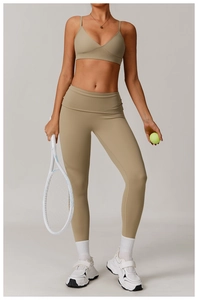 Détails du legging de yoga taille haute recyclé en kaki avec taille élastique