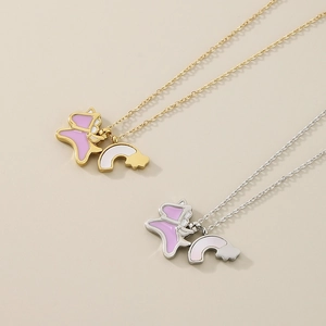 Collana con ciondoli arcobaleno e farfalla rosa in finitura oro e argento per donna