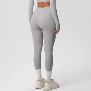 Detail showing high-waisted gray yoga pants with seamless push-up and lifting effect