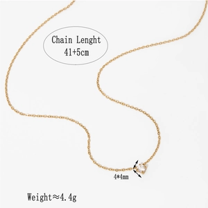 Detail view of a 4mm gold heart-shaped sparkling pendant with a fine 41+5cm chain