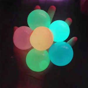 Balles adhésives anti-stress lumineuses en vert bleu rose jaune avec éclat fluo