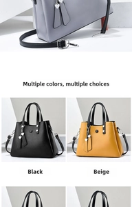 Vue détaillée des options de couleurs et du pendentif cœur élégant sur le sac à main