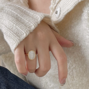 French vintage 925 sterling silver ring with oval shell carving and golden finish