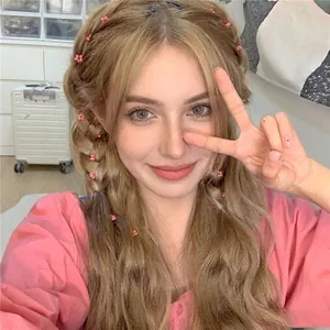 Accessorio per capelli con fiore rosa e nappa per acconciature estive treccia laterale