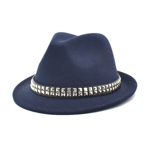 Cappello Fedora Jazz in Feltro di Lana Vintage Con Fascia a Doppia Fila di Borchie Metalliche Quadrate Tesa Larga Stile Punk Autunno Inverno per Uomo Donna