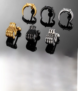 Spécifications détaillées des boucles d'oreilles punk en acier avec griffes et crânes
