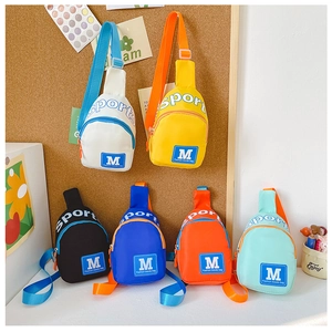 Détails de six sacs de poitrine en nylon pour enfants déclinés en couleurs vives