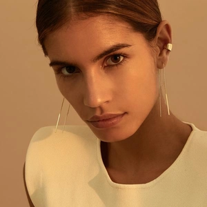 Minimalist 18k gold geometric U-shaped earrings and chunky ear cuff set on model