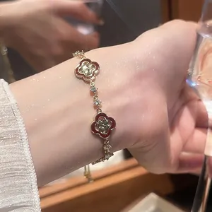 Bracelet trèfle vintage français doré avec pierres rouges et zircons blancs
