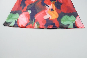 Close-up of oil painting print hemline with high-quality double-needle stitching detail