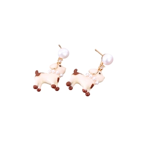 Boucles d'oreilles chien avec émail, perles et zircons brillants au style élégant