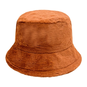Cappello a secchiello in calda eco-pelliccia di coniglio color caramello per l'inverno