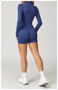 Détail du short de yoga taille haute avec effet push-up en tissu tricoté sans couture