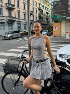 Femmes Sexy Débardeur À Bretelles Dos Nu Et Mini Jupe Plissée Avec Ceinture Évidée Streetwear Gris