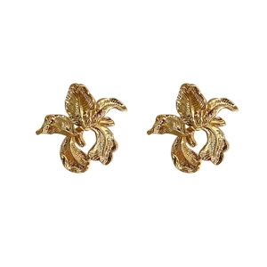 French vintage style irregular gold flower stud earrings with a 3D floral metal design