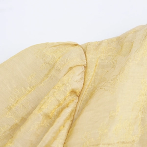 Robe jaune élégante avec col en V, manches lanternes en jacquard et taille cintrée