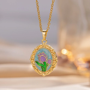 Collier pendentif tulipe en émail style Monet en laiton plaqué or avec effet peinture