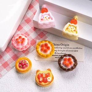 Lot de 7 miniatures de gâteaux aux fraises et toasts d'ours en résine pour bricolage