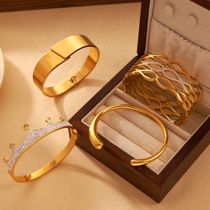 18K Gold Plated Titanium Steel Bangle For Women Minimalist Stainless Steel Hollow Crown Rhinestone Open Cuff Jewelry Gift