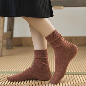 Retro brownish red mid-calf crew socks with ribbed texture and slouchy winter style