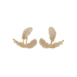 Elegante 18k vergoldete Blatt-Ohrstecker mit funkelnden Pavé-Zirkonia-Kristallen