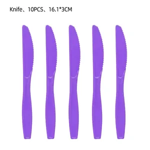 Dettaglio di 10 coltelli in plastica viola con bordi seghettati per feste, 16,1x3cm