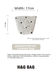 Gros plan d'une trousse de maquillage matelassée à pois avec doublure en coton