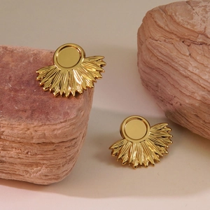 French vintage irregular gold shell fan earrings made of high-quality stainless steel