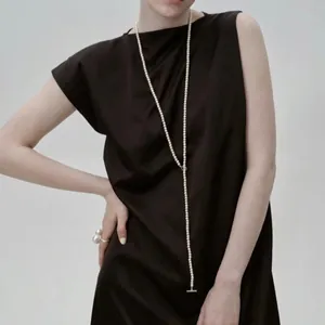 Vue détaillée du collier perles en Y avec fermoir en T et bague en perles assortie