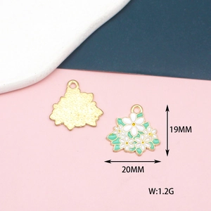 Detail of white flower alloy pendant showing 19x20mm dimensions and golden back