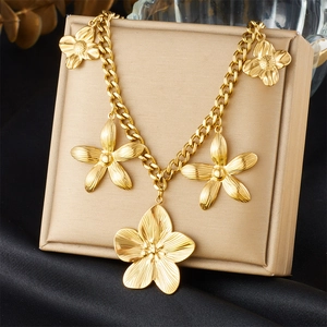 Flower Pendant Necklace Gold Plated Stainless Steel Cuban Thick Chain Elegant Floral Statement Jewelry For Women Gift