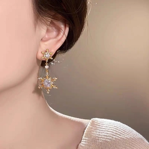 Exquisite 18k gold plated snowflake drop earrings with sparkling zircon for women