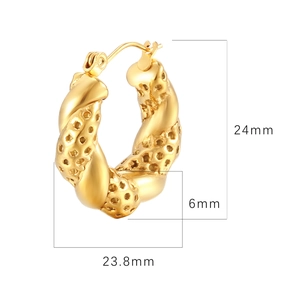 Boucles d'oreilles créoles en acier inoxydable doré 18 carats avec texture torsadée