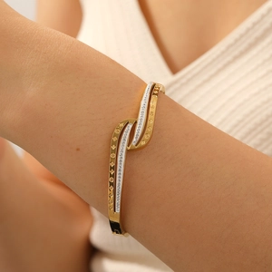 Stainless Steel Bangle 18K Gold Plated Luxury Floral Engraved Zirconia Inlaid Wave Knot Fashion Jewelry For Women
