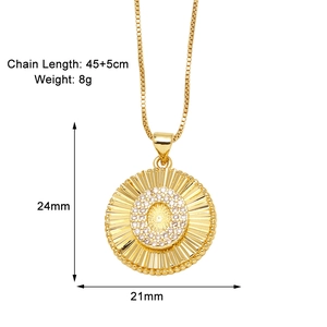 Dettaglio della collana con ciondolo lettera O oro 18K, lunghezza 45+5cm e peso 8g