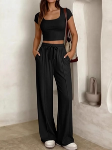 Ensemble Y2K noir deux pièces pour femme avec crop top et pantalon large en maille côtelée