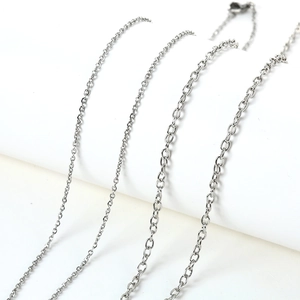 Cadenas de eslabones de acero inoxidable pulido en cuatro tamaños para joyería DIY