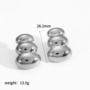 Vue détaillée de boucles d'oreilles vagues triple couche, hauteur 26,2mm, poids 13,5g