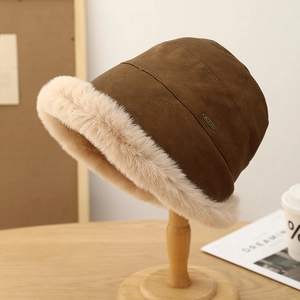 Chapeau bob d'hiver en suédine pour femme avec fourrure chaude en marron rétro