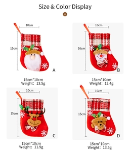 Mini chaussettes de Noël avec cloches et personnages de dessins animés montrant la taille