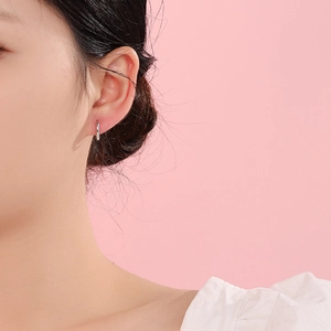 Minimalist S925 sterling silver hoop earrings in polished silver for women