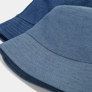 Chapeau bob en denim de style japonais avec coutures renforcées et texture en sergé bleu