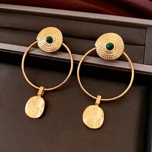 Boucles d'oreilles vintage dorées avec malachite et pendentifs pièces texturées