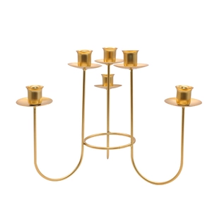 Candelabro nórdico de metal dorado con 6 brazos y base circular para decoración