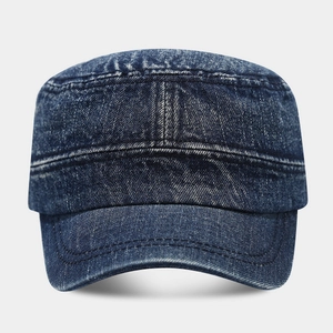 Vintage legerpet van gewassen denim in donkerblauw met verweerde details voor buitenhuis