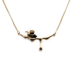 Collana con ciondolo ape dorata con effetto goccia di miele su catenina a maglia box